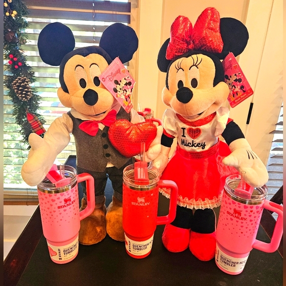 Disney Mickey and Minnie Mouse Valentine Greeters Plush 22" New with tags - Picture 1 of 8